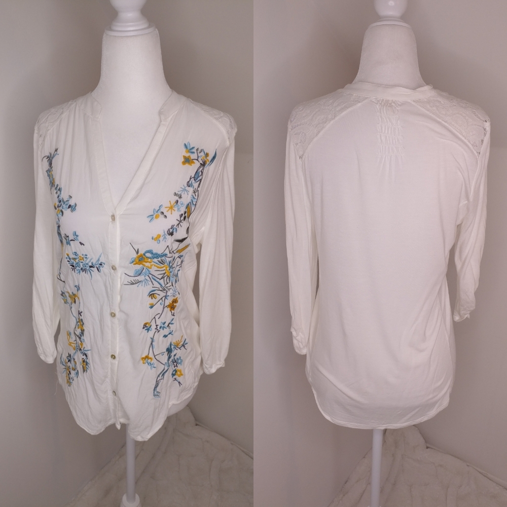 Anthro Tiny Button Down Embroidered Top Size M - image 1